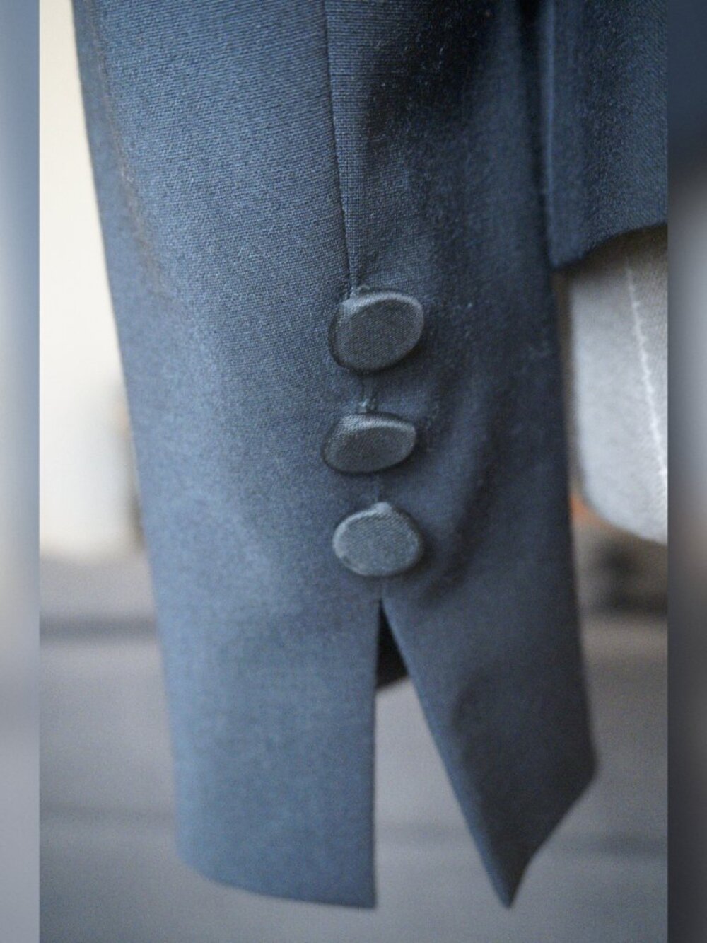 🖤 bebe Elegant Black Tuxedo Style Satin Trim Fitted Blazer Jacket - Size 10 💼✨ - Picture 5 of 7